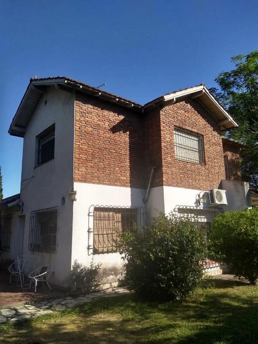 Casa en venta con cochera en Bella Vista