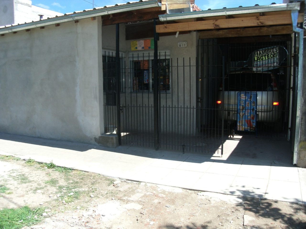 VENTA DE CASA 4 AMB. CON LOCAL EN TIERRAS ALTAS