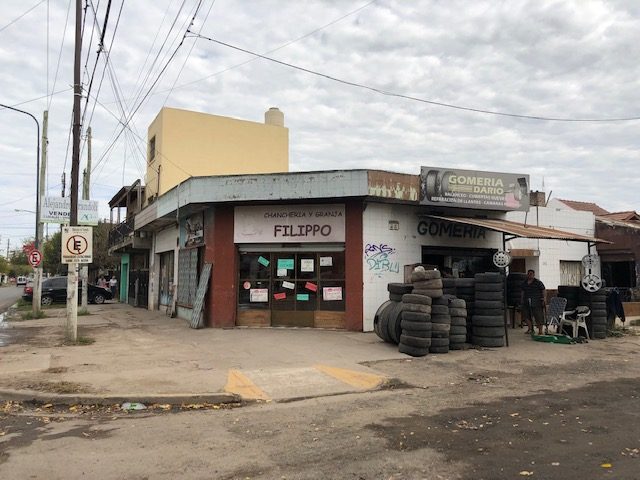 Edificio con locales y vivienda de 3 ambientes en Manuel Alberti, Pilar