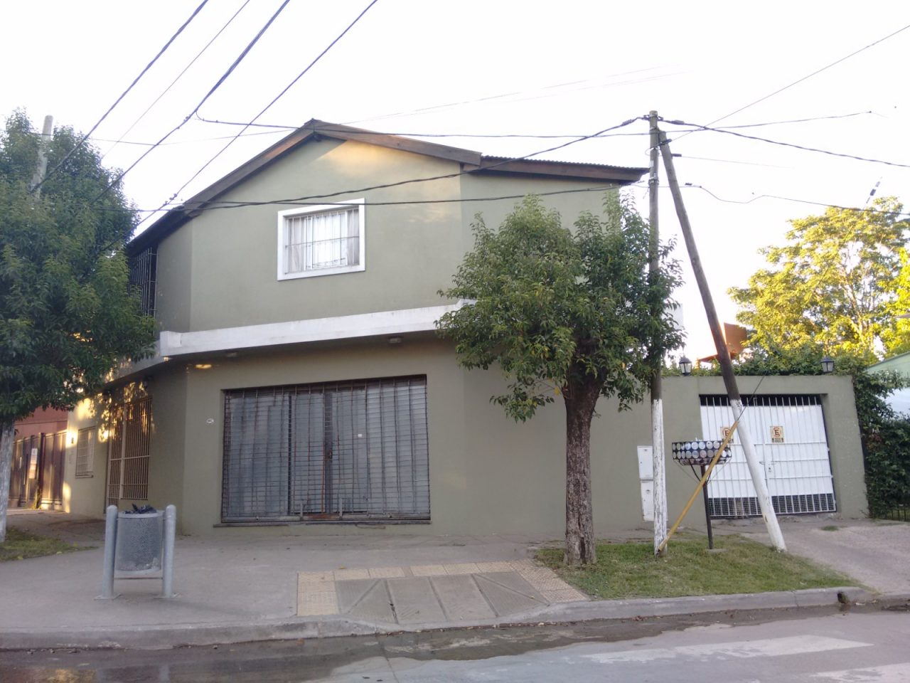 2 CASAS CON LOCAL EN VENTA EN TORTUGUITAS