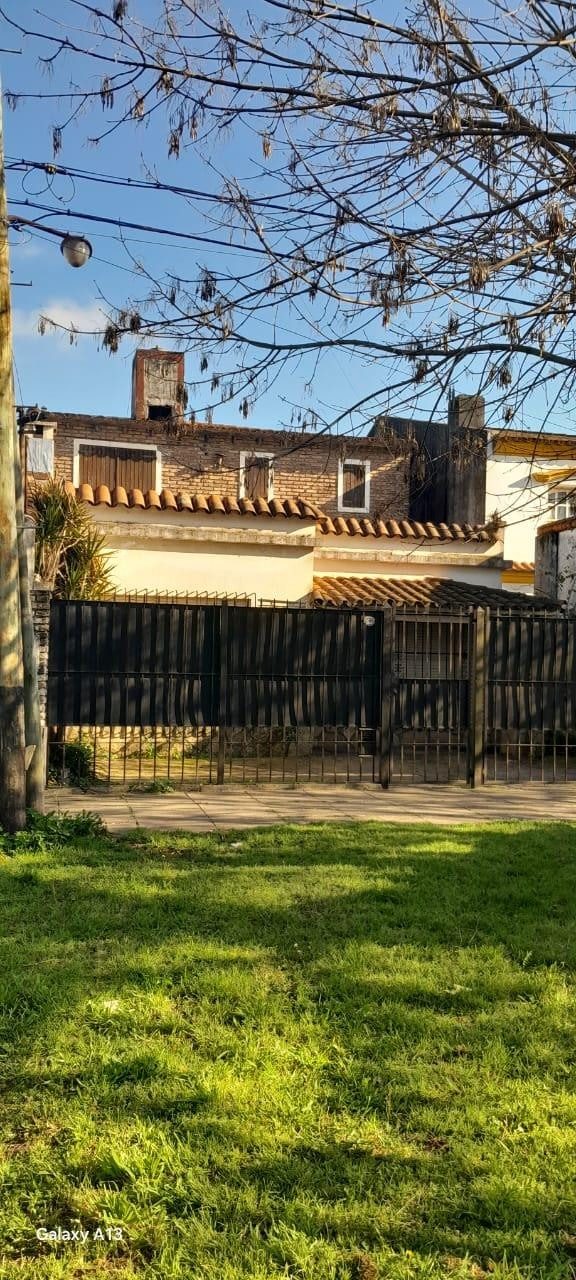 Casa 5 ambientes con jardín y cochera en Muñiz, San Miguel