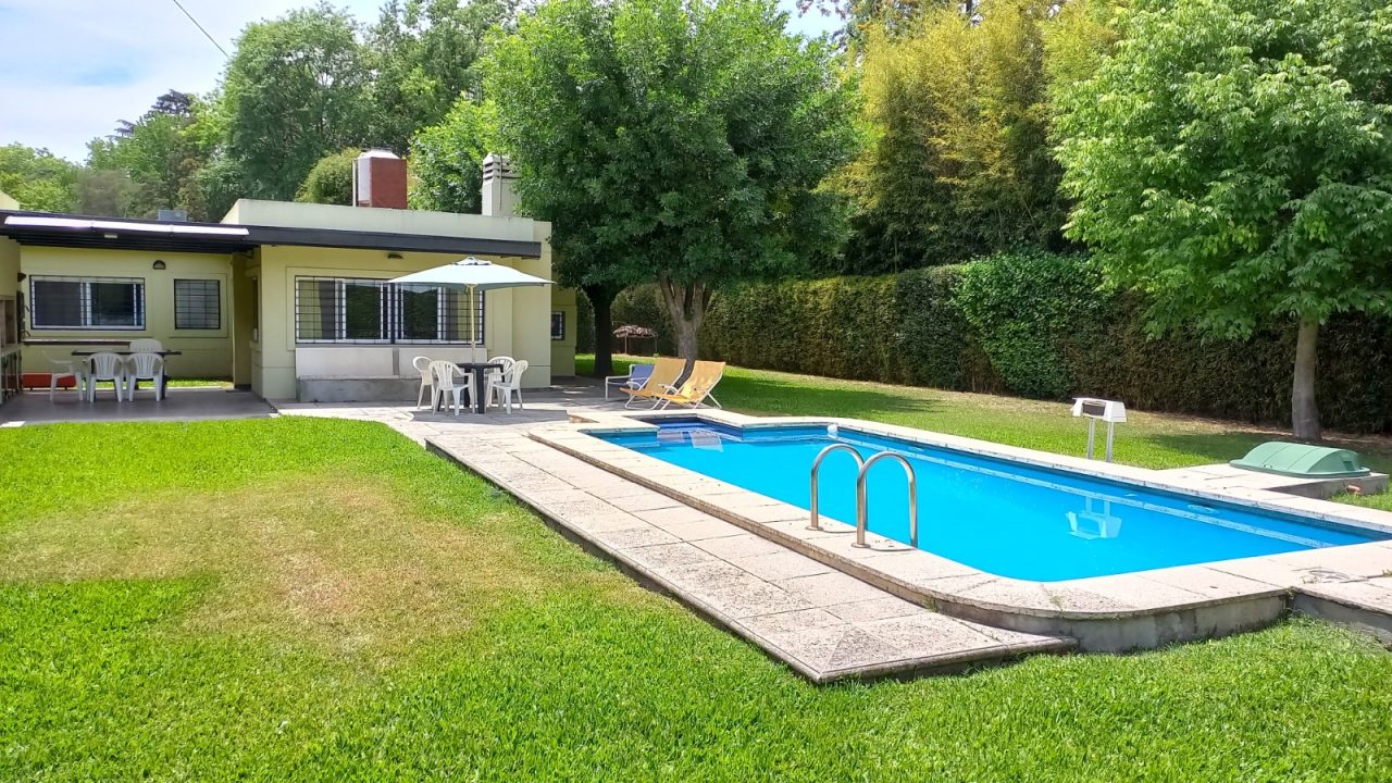 Quinta de 5 ambientes con piscina y cochera en Tortuguitas