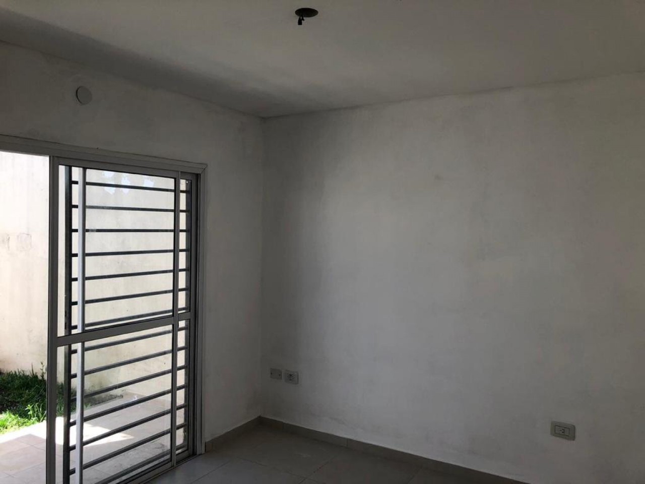 VENTA DEPARTAMENTO DOS AMBIENTES EN COMPLEJO CON COCHERA Y PATIO