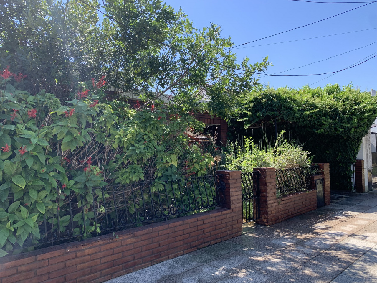 VENTA CASA AMERICANA EN BELLA VISTA