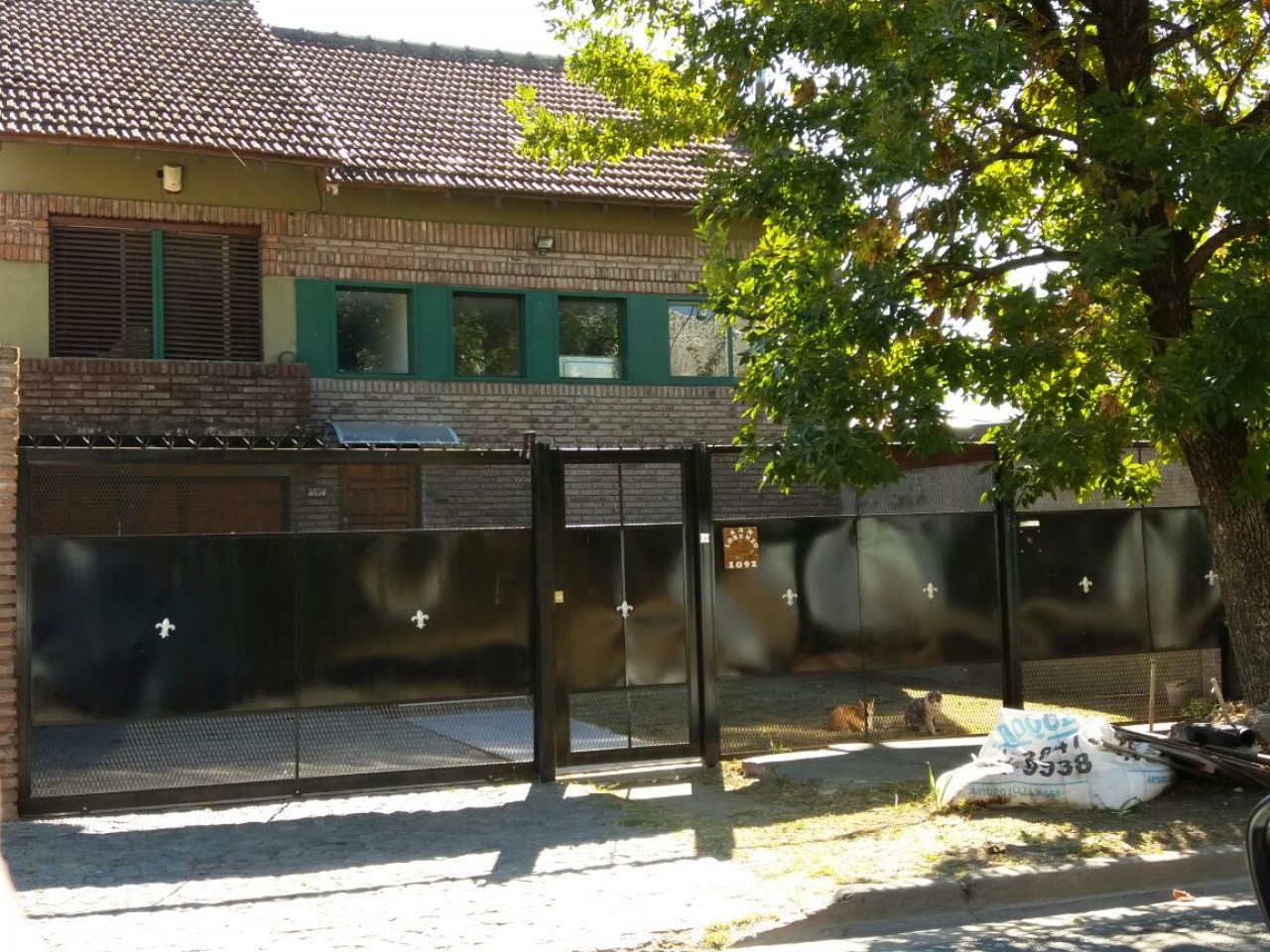 Casa de 3 dormitorios en dos plantas con hermoso Parque y pileta en San Miguel barrio Balsaretti