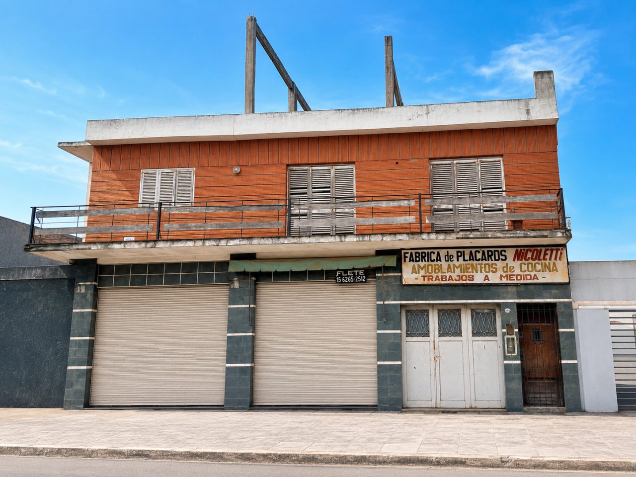 Casa 5 ambientes  en venta c/ local y cochera en Ituzaingó Norte