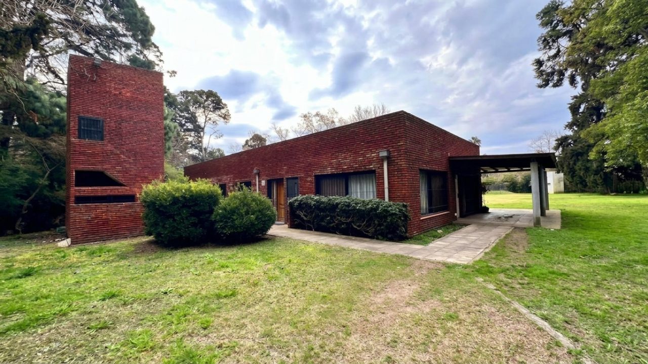 Venta Casa quinta 6 ambientes con pileta y cancha de tenis en Tortuguitas